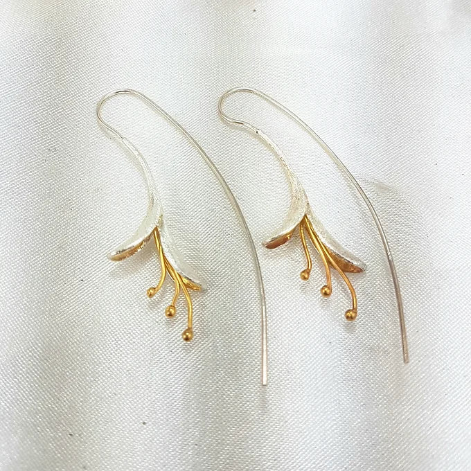 Elegant long flower earrings